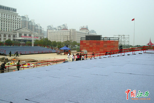 金雞百花電影節(jié)星光大道及看臺(tái)搭建近尾聲(組圖(圖1) 金雞百花電影節(jié)星光大道及看臺(tái)搭建近尾聲(組圖(圖1)