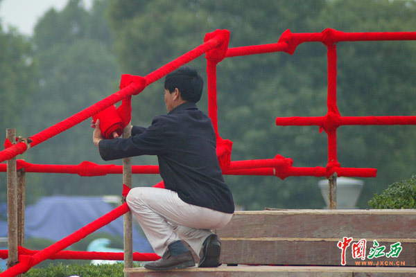 金雞百花電影節(jié)星光大道及看臺(tái)搭建近尾聲(組圖(圖3) 金雞百花電影節(jié)星光大道及看臺(tái)搭建近尾聲(組圖(圖3)