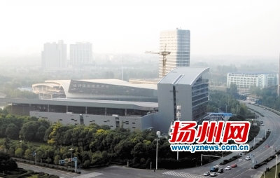 揚州國展中心三期主體基本建成 內部可搭建1600個國際標準展位(圖1) 國展中心三期主體建筑已完工。孔生攝