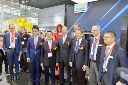 CE China展會正式開幕 智慧蘇寧表現搶眼球(圖2) CE China展會正式開幕 智慧蘇寧表現搶眼球(圖2)