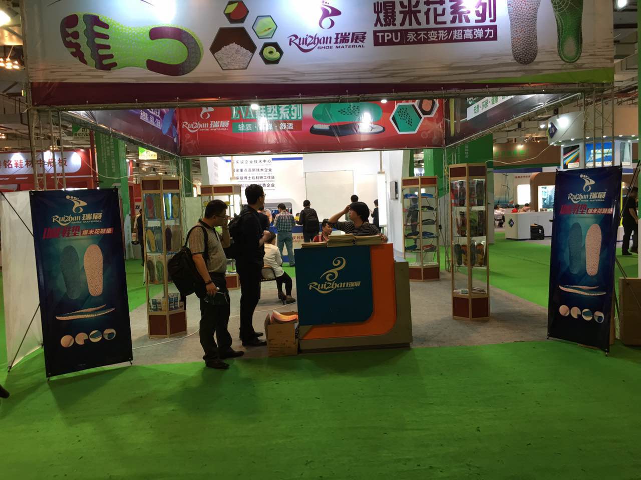 瑞展鞋材世界范圍內(nèi)首創(chuàng)多彩爆米花(圖1) 瑞展鞋材世界范圍內(nèi)首創(chuàng)多彩爆米花(圖1)