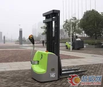 中聯重科叉車公司攜6款產品參加漢諾威物流展(圖1) DB16-W1電動托盤堆垛車